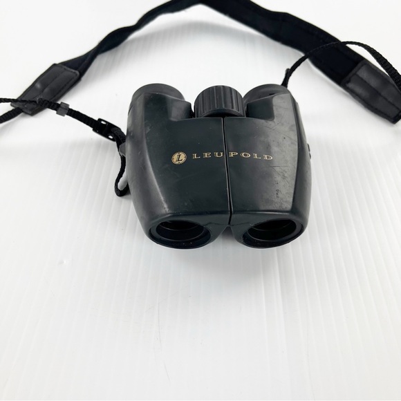 Leupold Mesa Compact Binoculars 10x23 Waterproof with Strap and Case - Picture 3 of 6